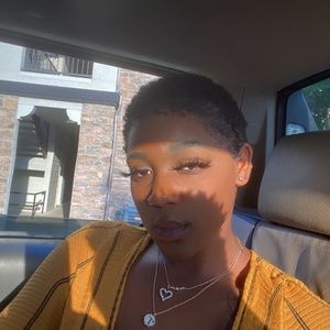 Meet your Posher, Timia